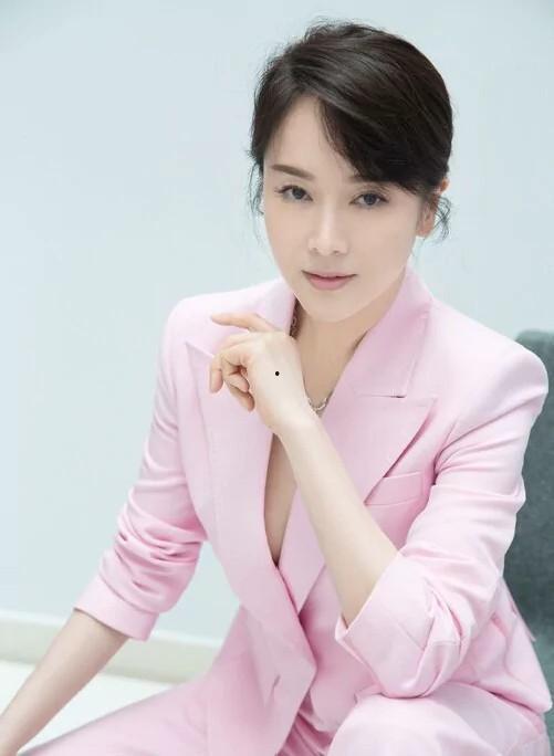 左小青个人资料简介,从影视新星到实力派演员的蜕变之路